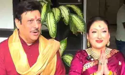 Govinda-Sunita ने मिलकर किया बप्पा का स्वागत Govinda-Sunita ने मिलकर किया बप्पा का स्वागत