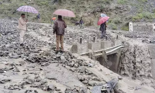 भूस्खलन के बाद Manali-Leh राजमार्ग यातायात के लिए बंद