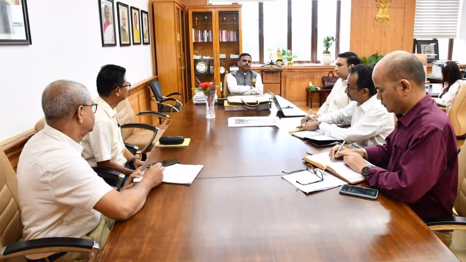 Assam ने दिल्ली और कोलकाता में बराक भवन की योजना की समीक्षा की Assam ने दिल्ली और कोलकाता में बराक भवन की योजना की समीक्षा की