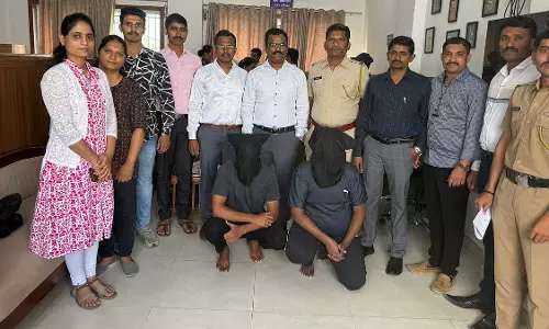 साइबर पुलिस ने व्यक्ति से 70 लाख की ठगी करने के आरोप में ओडिशा से दो जालसाजों को पकड़ा साइबर पुलिस ने व्यक्ति से 70 लाख की ठगी करने के आरोप में ओडिशा से दो जालसाजों को पकड़ा