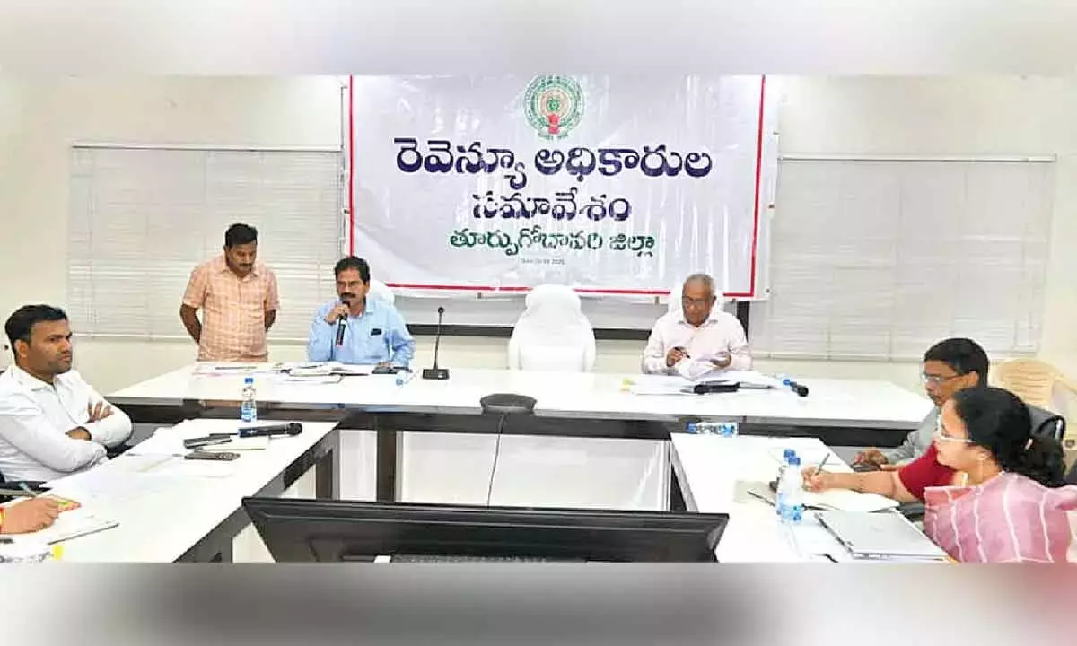 संयुक्त कलेक्टर ने पुनः सर्वेक्षण में प्रगति की समीक्षा की