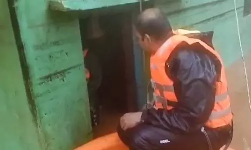 जवानों ने अपने समर्पण से बस्तरवासियों का दिल जीता, बाढ़ पीड़ितों की जान बचाई जवानों ने अपने समर्पण से बस्तरवासियों का दिल जीता, बाढ़ पीड़ितों की जान बचाई