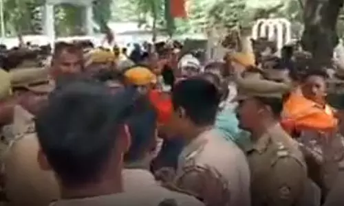 भाजपा नेता की गिरफ्तारी के बाद बवाल, VIDEO भाजपा नेता की गिरफ्तारी के बाद बवाल, VIDEO