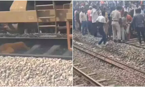 Bihar: दो लड़कियों की जान बाल-बाल बची, मालगाड़ी ऊपर से निकली