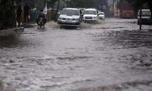 Ludhiana में बारिश से सड़कें अस्त-व्यस्त, जनजीवन प्रभावित Ludhiana में बारिश से सड़कें अस्त-व्यस्त, जनजीवन प्रभावित