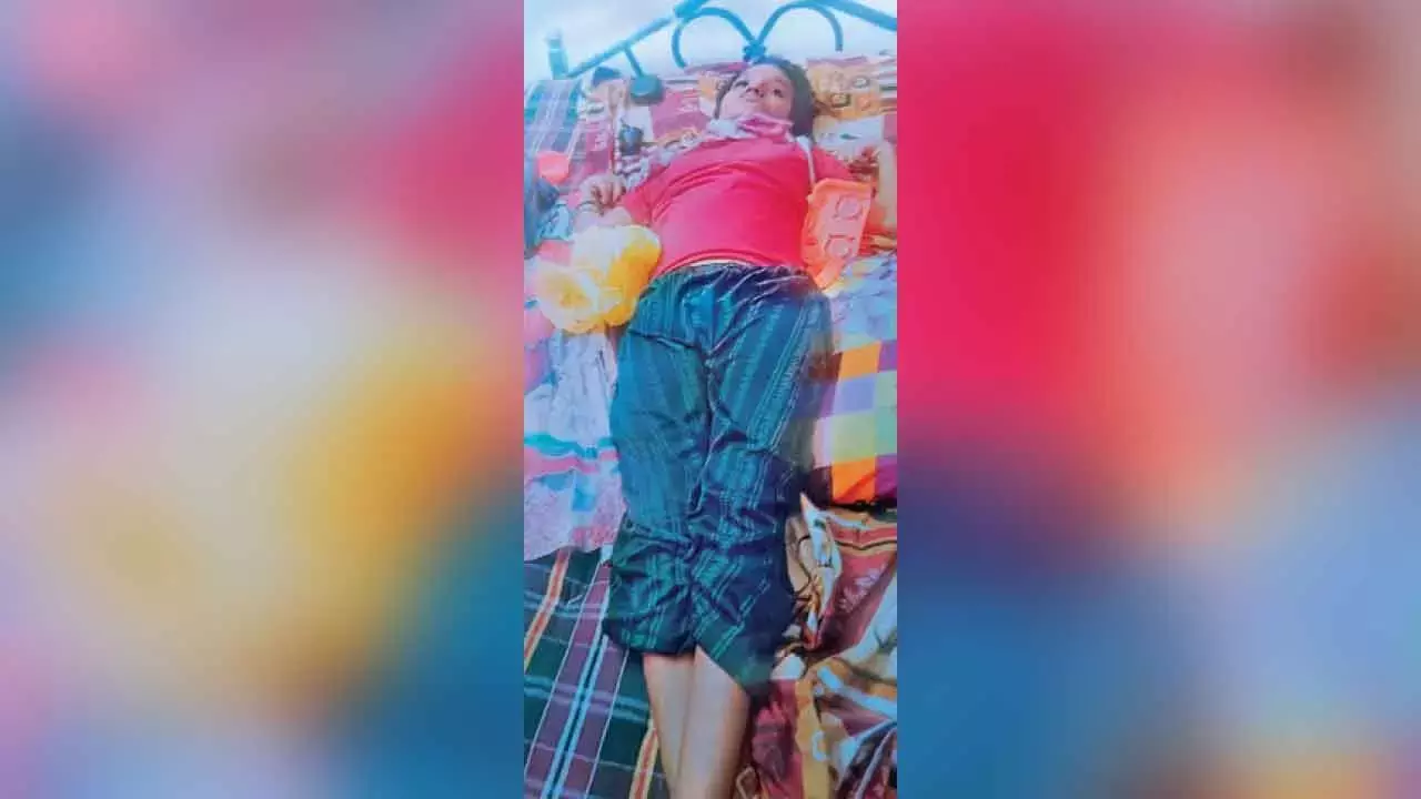 Telangana: जग्गा रेड्डी ने गंभीर रूप से बीमार, बिस्तर पर पड़ी युवती की मदद की Telangana: जग्गा रेड्डी ने गंभीर रूप से बीमार, बिस्तर पर पड़ी युवती की मदद की
