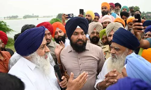 Sukhbir Badal ने बाढ़ प्रभावित इलाकों का दौरा किया
