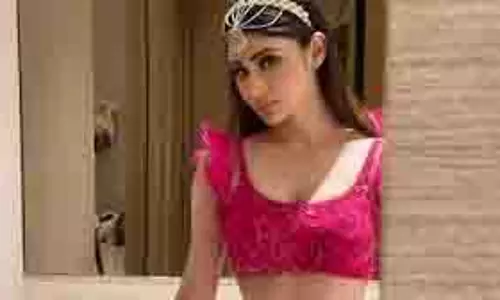 Mouni Roy के रूटीन पर दिशा पटानी ने दिया क्यूट कमेंट Mouni Roy के रूटीन पर दिशा पटानी ने दिया क्यूट कमेंट