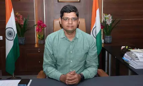 Kamareddy कलेक्टर ने लोगों से आवश्यक न होने पर घर के अंदर रहने का आग्रह किया