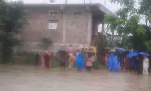 मेडक में बाढ़ में फंसे 12 लोग, NDRF के जवान जिले में पहुंचे