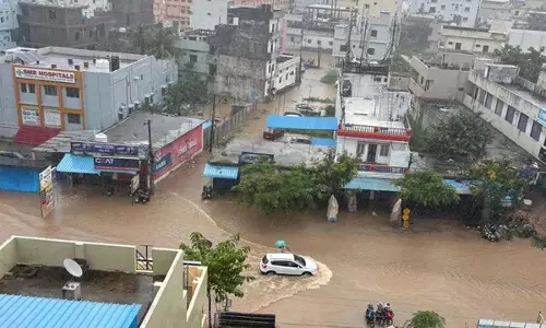 भारी बारिश से त्यौहार पर असर, प्रशासन की तैयारी पर सवाल