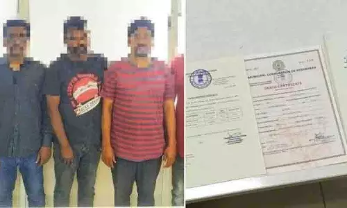 Rachakonda: जाली दस्तावेजों से प्लॉट बेचने के आरोप में 8 गिरफ्तार Rachakonda: जाली दस्तावेजों से प्लॉट बेचने के आरोप में 8 गिरफ्तार