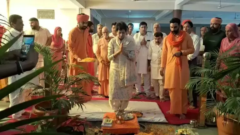 Haridwar: कांग्रेस प्रभारी ने दी महंत राजेंद्रानंद को सम्मान Haridwar: कांग्रेस प्रभारी ने दी महंत राजेंद्रानंद को सम्मान