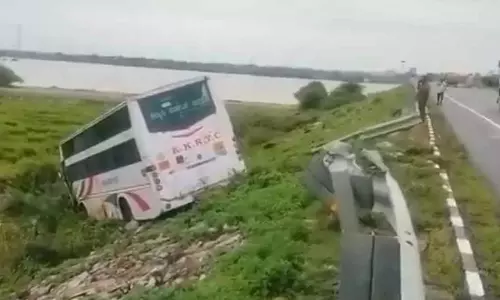 Karnataka आरटीसी बस बाल-बाल दुर्घटनाग्रस्त होने से बची Karnataka आरटीसी बस बाल-बाल दुर्घटनाग्रस्त होने से बची