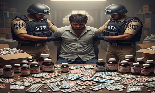 STF ने नकली दवाओं के बड़े नेटवर्क का पर्दाफाश, हिमांशु अग्रवाल गिरफ्तार STF ने नकली दवाओं के बड़े नेटवर्क का पर्दाफाश, हिमांशु अग्रवाल गिरफ्तार