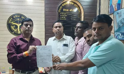 Bareilly: सचिव से मारपीट मामले में कार्रवाई की मांग