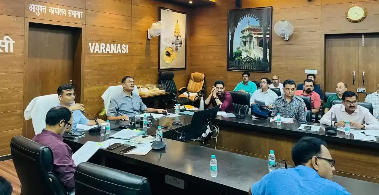 Varanasi: प्रशासन ने महोत्सव और दीपावली तैयारी का लिया जायजा Varanasi: प्रशासन ने महोत्सव और दीपावली तैयारी का लिया जायजा