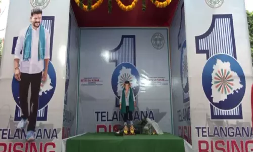 तेलंगाना के CM रेवंत रेड्डी की शैली में बनी गणेश प्रतिमा हैदराबाद में स्थापित