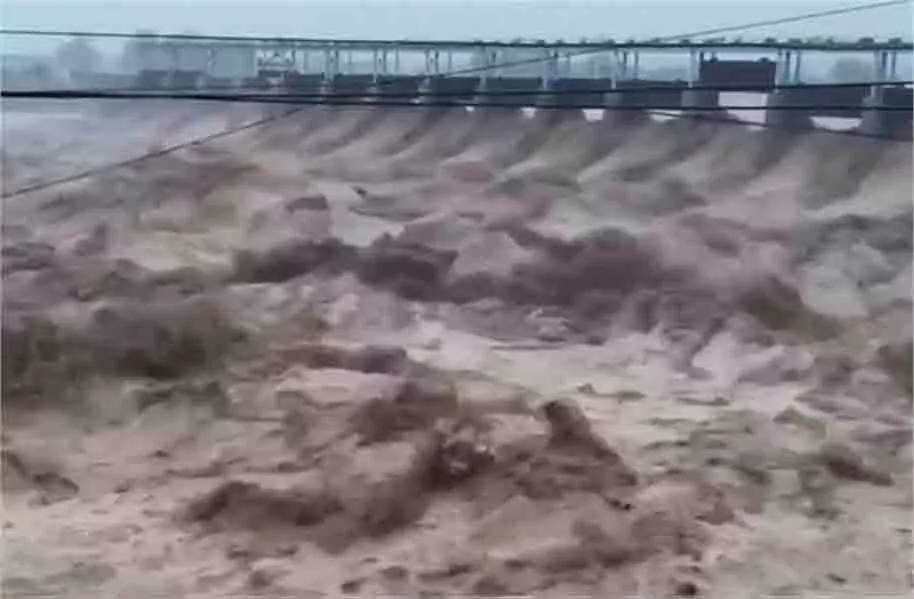 पंजाब :टूटा Flood Gate, हालात बेकाबू पंजाब :टूटा Flood Gate, हालात बेकाबू