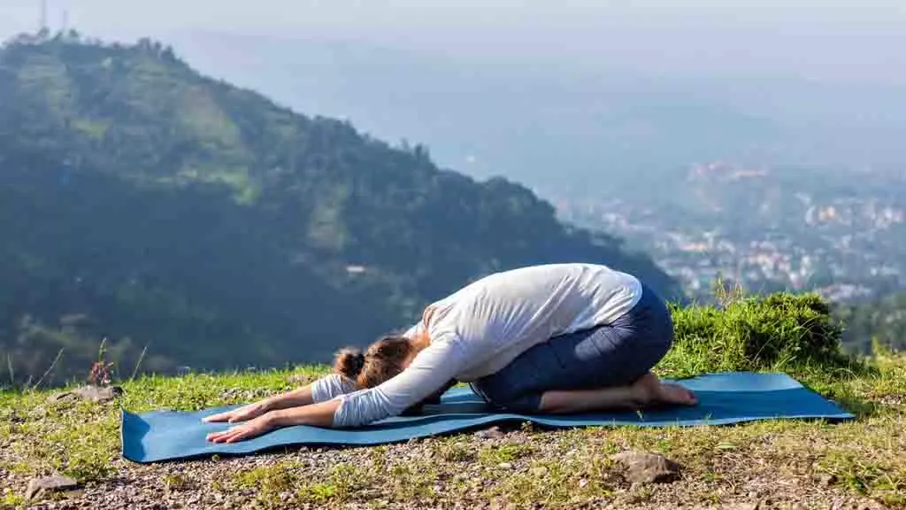 Yoga Tips: शरीर की अकड़न से तुरंत राहत दिलाएंगे ये योगासन Yoga Tips: शरीर की अकड़न से तुरंत राहत दिलाएंगे ये योगासन