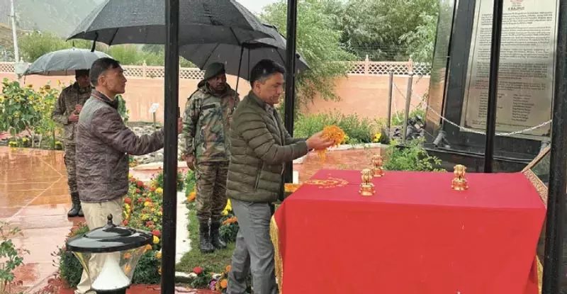 न्यायमूर्ति वानी ने द्रास में अदालत परिसर का निरीक्षण किया न्यायमूर्ति वानी ने द्रास में अदालत परिसर का निरीक्षण किया