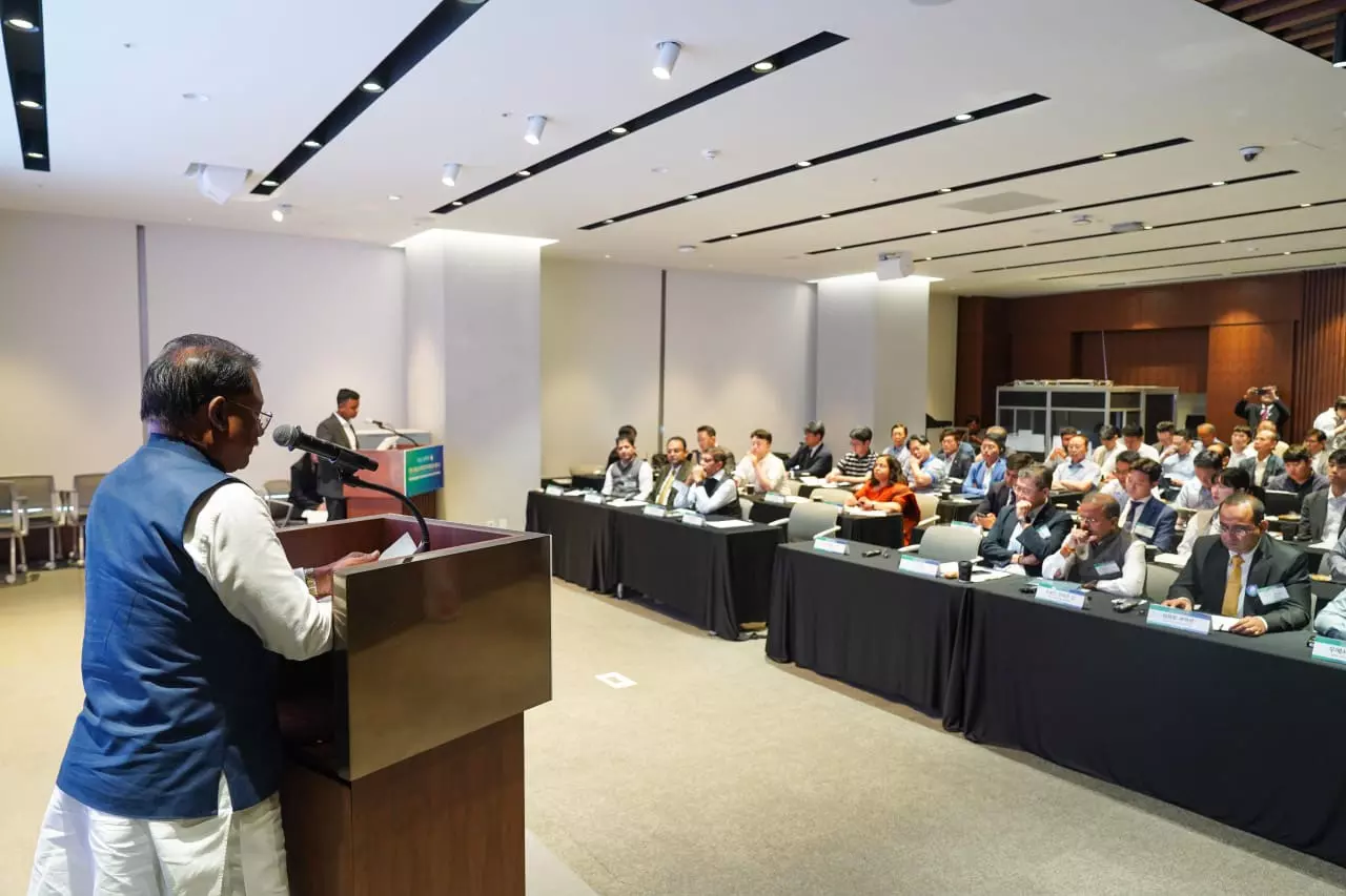 CM साय ने दक्षिण कोरियाई निवेशकों के समक्ष प्रदेश की अपार संभावनाओं को किया साझा CM साय ने दक्षिण कोरियाई निवेशकों के समक्ष प्रदेश की अपार संभावनाओं को किया साझा