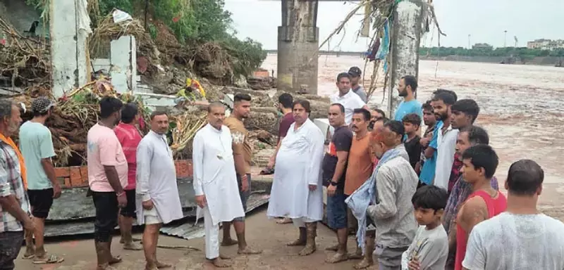 रमन भल्ला ने जम्मू और आरएस पुरा के बाढ़ प्रभावित इलाकों का दौरा किया रमन भल्ला ने जम्मू और आरएस पुरा के बाढ़ प्रभावित इलाकों का दौरा किया
