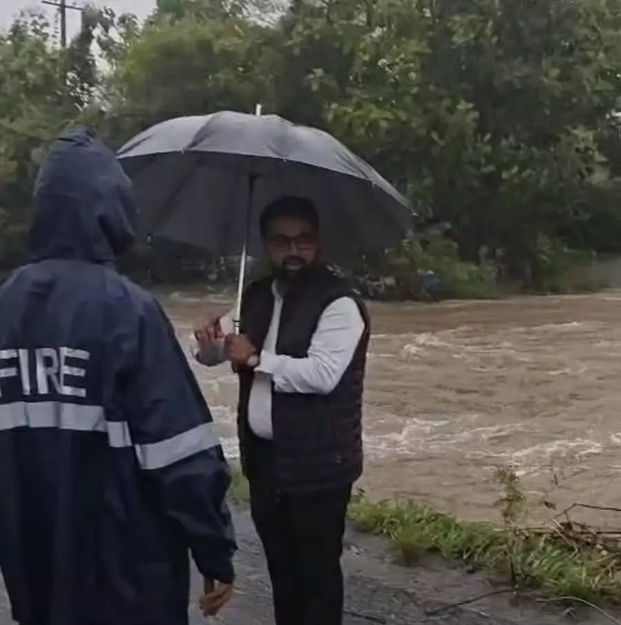 लगातार बारिश; स्कूलों और कॉलेजों में छुट्टी लगातार बारिश; स्कूलों और कॉलेजों में छुट्टी