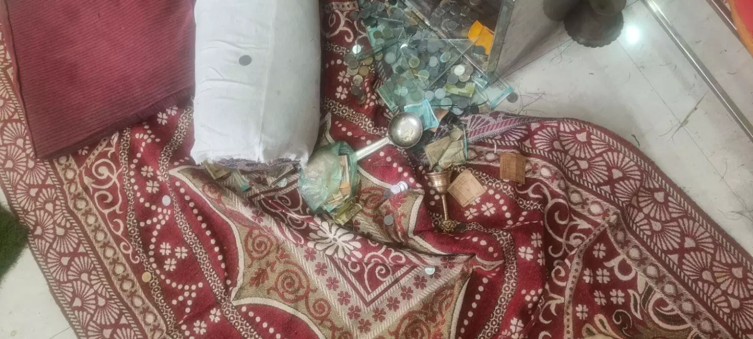गणेश मंदिर में चोरों का धावा, दानपेटी से कैश पार गणेश मंदिर में चोरों का धावा, दानपेटी से कैश पार