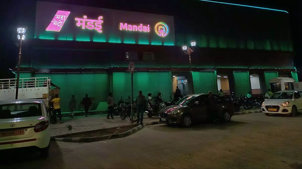 गणेशोत्सव के लिए मंडई मेट्रो स्टेशन के प्रवेश-निकास बिंदु बदले गए गणेशोत्सव के लिए मंडई मेट्रो स्टेशन के प्रवेश-निकास बिंदु बदले गए