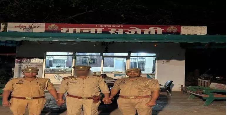 पुलिस ने फर्जी दरोगा को किया गिरफ्तार, कर डाला ऐसा कारनामा पुलिस ने फर्जी दरोगा को किया गिरफ्तार, कर डाला ऐसा कारनामा