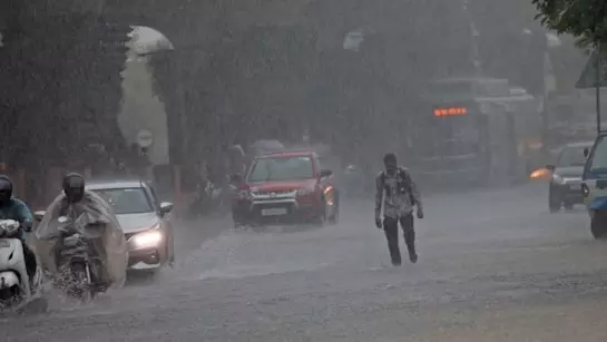 Jaipur: राजस्थान में भारी बारिश की चेतावनी, जोधपुर में हालात बिगड़े Jaipur: राजस्थान में भारी बारिश की चेतावनी, जोधपुर में हालात बिगड़े