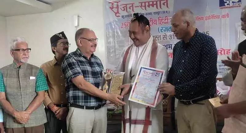 Himachal के राजेंद्र राजन को बाली में शीर्ष साहित्यिक सम्मान मिला Himachal के राजेंद्र राजन को बाली में शीर्ष साहित्यिक सम्मान मिला