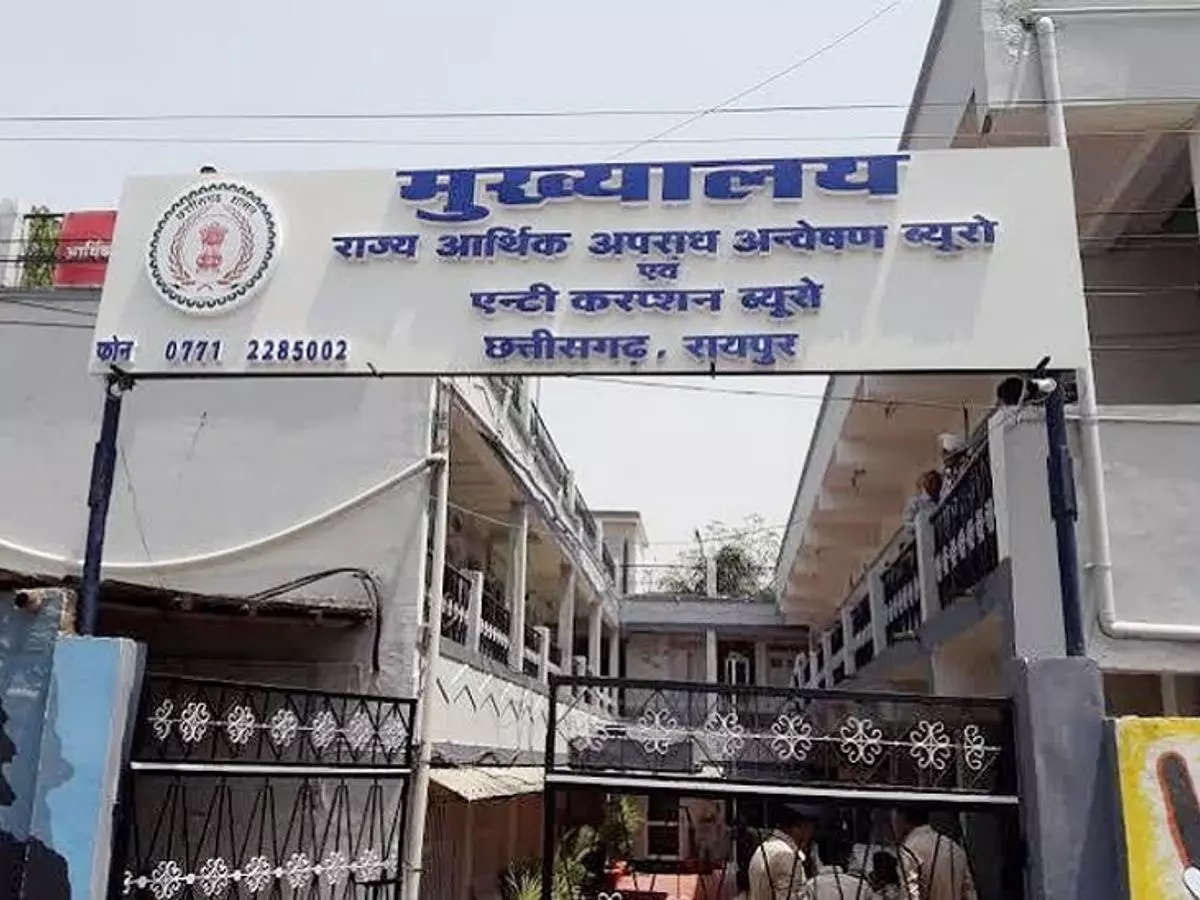 झारखंड के दो कारोबारी को CG EOW ने लिया ट्रांजिट रिमांड पर झारखंड के दो कारोबारी को CG EOW ने लिया ट्रांजिट रिमांड पर