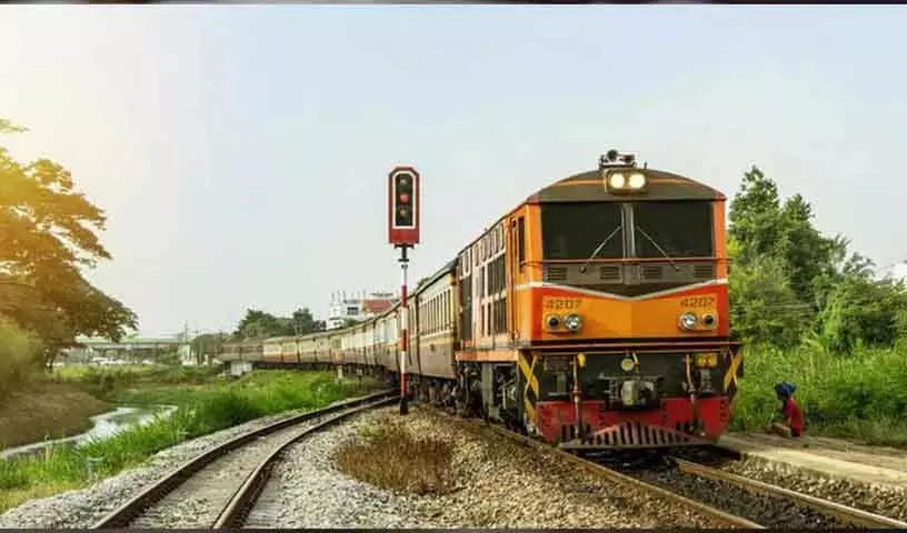 भारी बारिश से SCR में रेल सेवाएं बाधित, कई ट्रेनें रद्द भारी बारिश से SCR में रेल सेवाएं बाधित, कई ट्रेनें रद्द