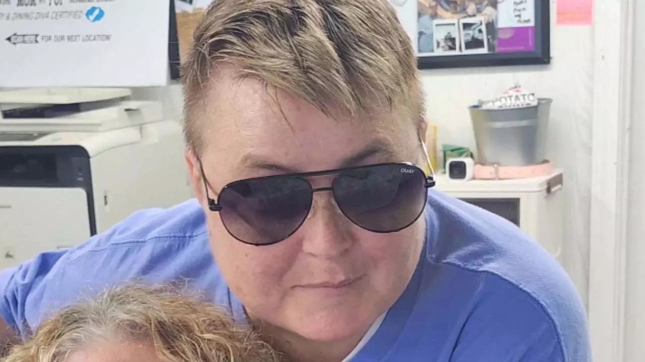 1000-एलबी सिस्टर्स स्टार्स की चचेरी बहन, 37 वर्षीय Katie Slaton का निधन 1000-एलबी सिस्टर्स स्टार्स की चचेरी बहन, 37 वर्षीय Katie Slaton का निधन