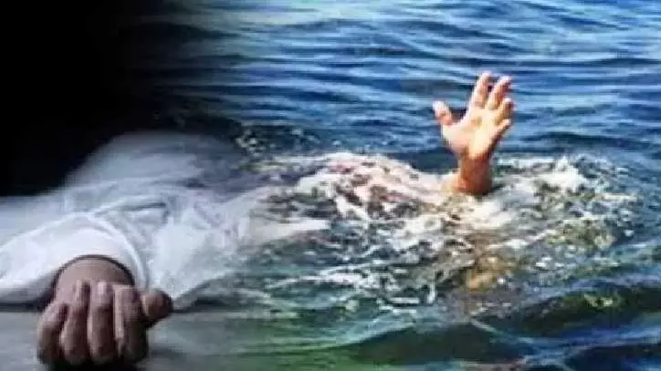 Jaunpur: महिला ने तीन वर्षीय बच्चे के साथ शास्त्री पुल से गोमती नदी में लगाई छलाग़ Jaunpur: महिला ने तीन वर्षीय बच्चे के साथ शास्त्री पुल से गोमती नदी में लगाई छलाग़