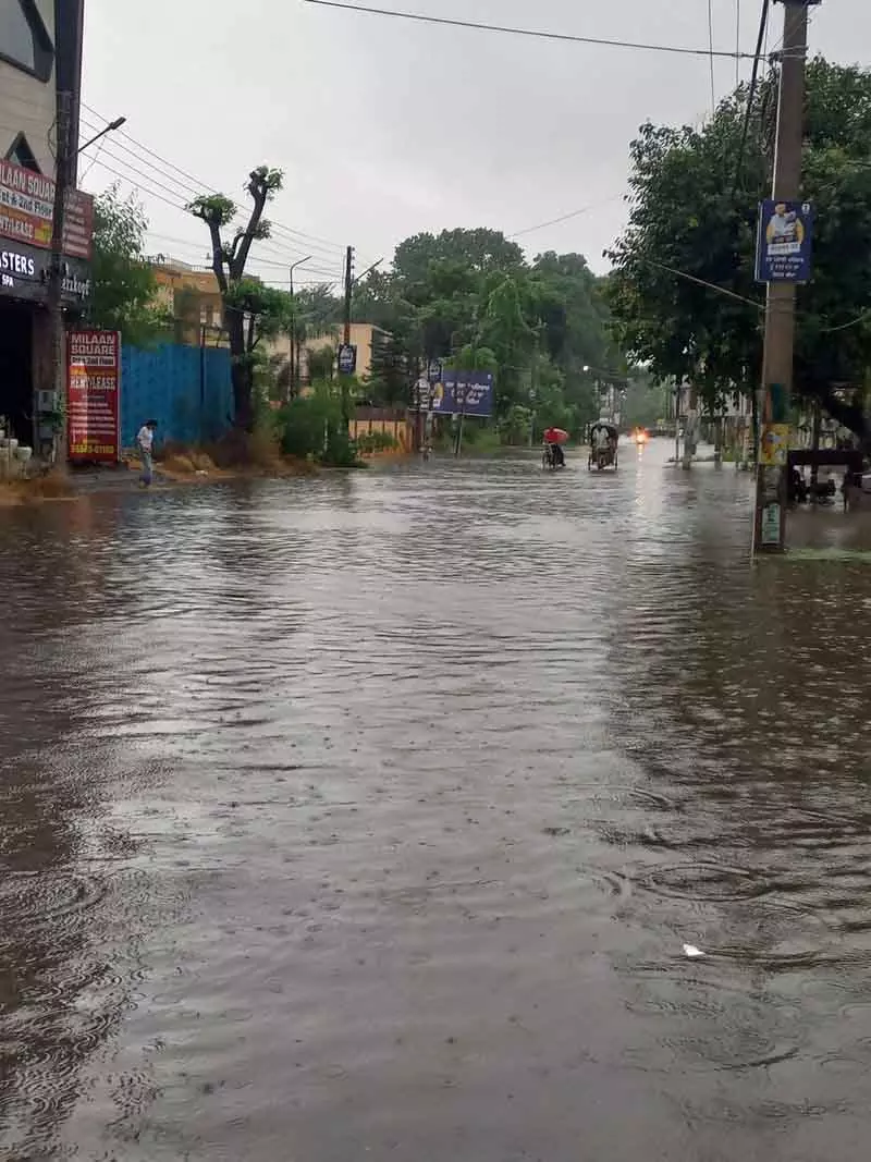 Phagwara में लगातार बारिश से जनजीवन अस्त-व्यस्त Phagwara में लगातार बारिश से जनजीवन अस्त-व्यस्त