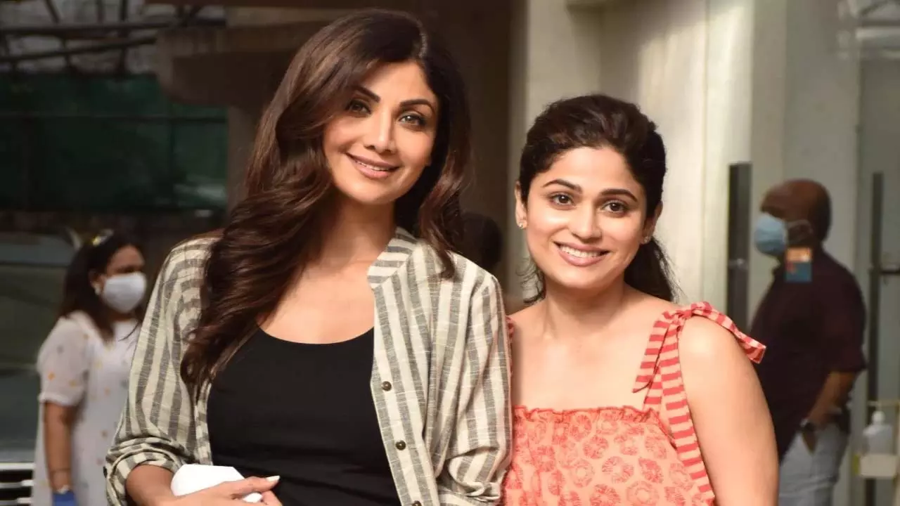 Shamita Shetty ने माना कि बहन शिल्पा शेट्टी से तुलना ने अशांति पैदा की Shamita Shetty ने माना कि बहन शिल्पा शेट्टी से तुलना ने अशांति पैदा की