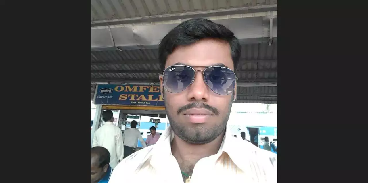 Odisha : स्कूल में गणेश पूजा के दौरान शिक्षक की गिरकर मौत Odisha : स्कूल में गणेश पूजा के दौरान शिक्षक की गिरकर मौत