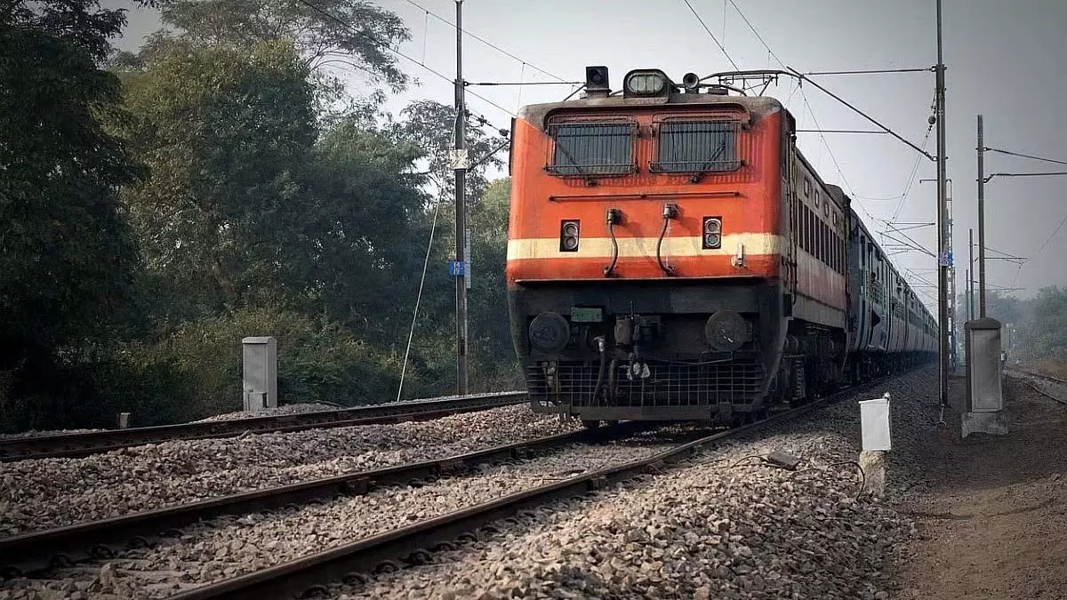जम्मू-कठुआ-माधोपुर रूट पर ट्रेन सेवाएं बाधित, यात्री प्रभावित भोपाल जम्मू-कठुआ-माधोपुर रूट पर ट्रेन सेवाएं बाधित, यात्री प्रभावित भोपाल