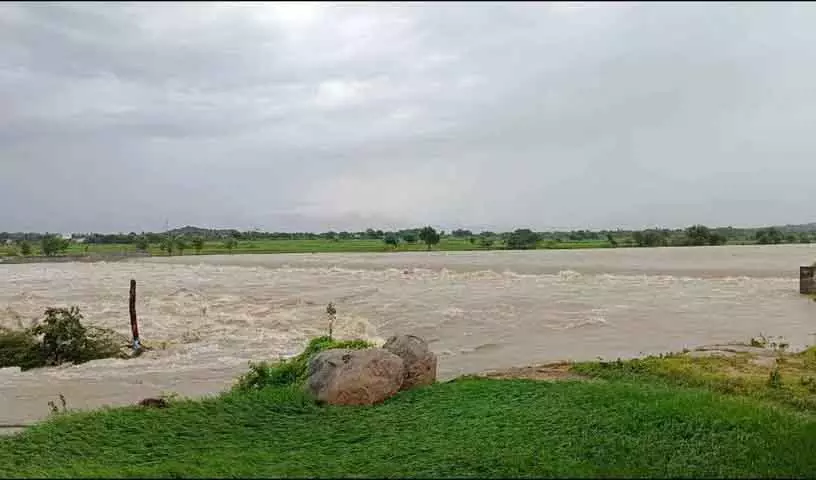 Telangana में भारी बारिश के बाद 808 लोगों को बचाया गया, कामारेड्डी में 200 छात्रों को निकाला गया Telangana में भारी बारिश के बाद 808 लोगों को बचाया गया, कामारेड्डी में 200 छात्रों को निकाला गया