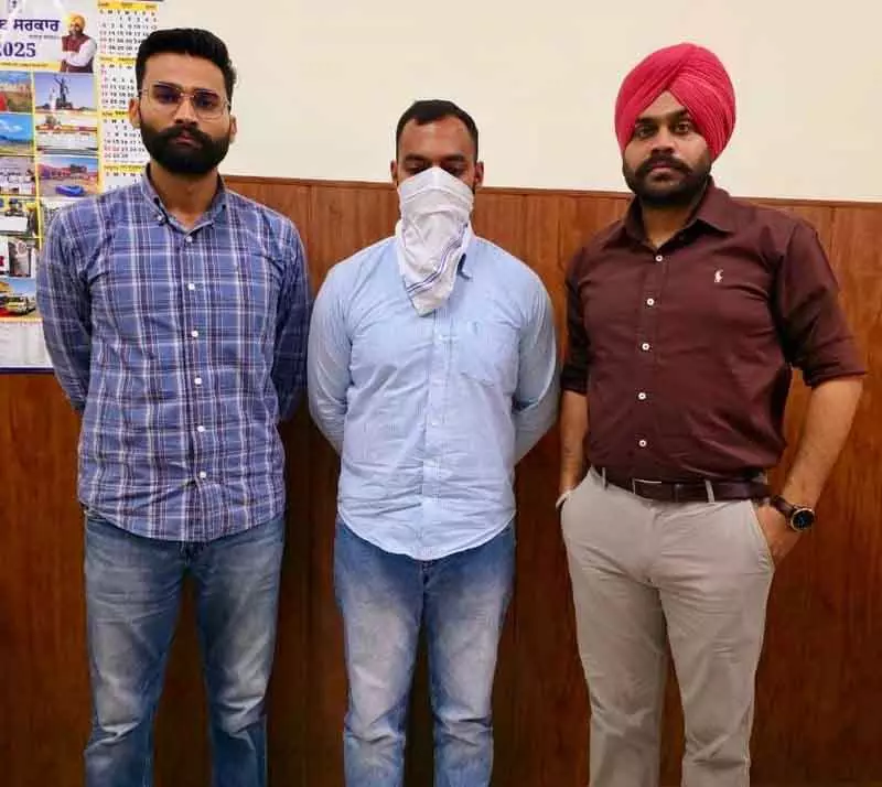 Chandigarh: नाभा जेल अधिकारी 10,000 रुपये की रिश्वत लेते वीबी जाल में फंसा Chandigarh: नाभा जेल अधिकारी 10,000 रुपये की रिश्वत लेते वीबी जाल में फंसा