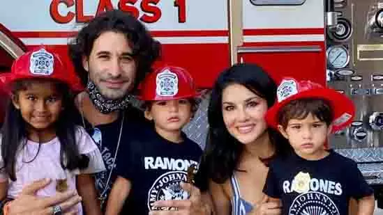 Sunny Leone ने बताई सरोगेट मां को दिए गए बड़े पैसे की बात Sunny Leone ने बताई सरोगेट मां को दिए गए बड़े पैसे की बात