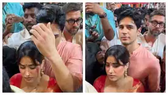 Janhvi Kapoor: भीड़ में मिली परेशानी, सिद्धार्थ मल्होत्रा ने की सुरक्षा Janhvi Kapoor: भीड़ में मिली परेशानी, सिद्धार्थ मल्होत्रा ने की सुरक्षा