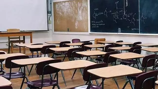 Jammu : स्कूल 30 अगस्त तक बंद रहेंगे Jammu : स्कूल 30 अगस्त तक बंद रहेंगे