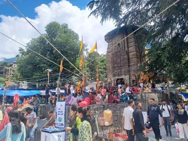 फंसे हुए मणिमहेश तीर्थयात्रियों को सुरक्षित स्थानों पर पहुंचाने के प्रयास जारी: Negi फंसे हुए मणिमहेश तीर्थयात्रियों को सुरक्षित स्थानों पर पहुंचाने के प्रयास जारी: Negi