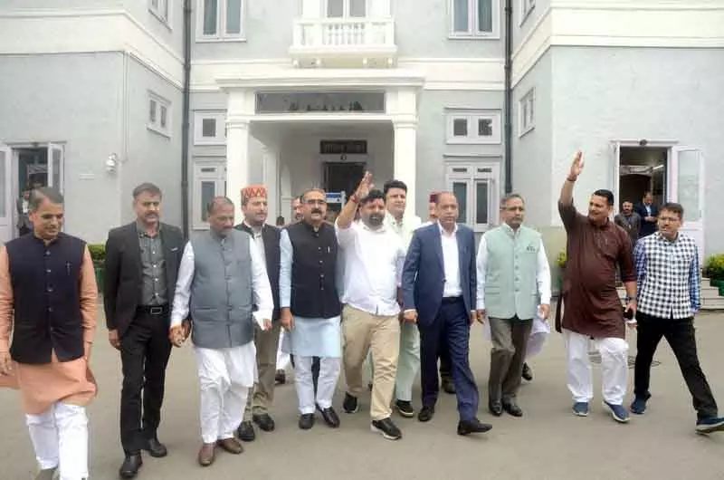 मार्केटिंग पैनल द्वारा दुकान आवंटन में ‘अनियमितताओं’ को लेकर BJP ने किया बहिर्गमन मार्केटिंग पैनल द्वारा दुकान आवंटन में ‘अनियमितताओं’ को लेकर BJP ने किया बहिर्गमन