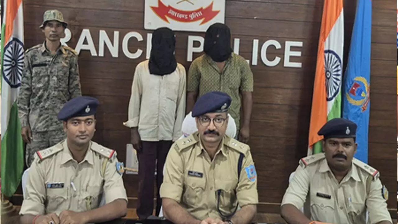 रांची में महिला की हत्या कर शव पर चढ़ाई गाड़ी, दो आरोपी गिरफ्तार रांची में महिला की हत्या कर शव पर चढ़ाई गाड़ी, दो आरोपी गिरफ्तार