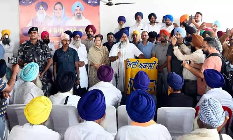 Sukhbir Badal ने कांग्रेस, आप को खारिज करने का आह्वान किया Sukhbir Badal ने कांग्रेस, आप को खारिज करने का आह्वान किया